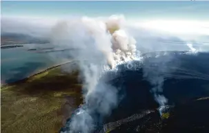  ??  ?? Área atingida pelas chamas é de 32,5 mil hectares