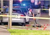  ?? JIM DONNELLY/CORRESPOND­ENT ?? A barrage of bullets fired into a gray sedan left a woman dead and her fiance and daughter injured.