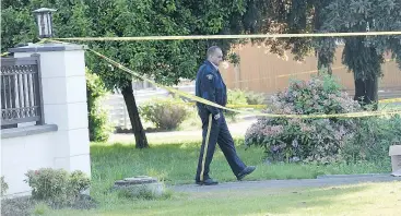  ?? NICK PROCAYLO/PNG FILES ?? Police inspect the Woodhead Road home of Redelma Belissario, who was murdered in May 2015. Belissario’s son Darwin Lescano is on trial for murder in relation to her death.