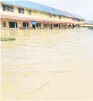  ?? ?? TERJEJAS: Rumah panjang Long Bemang dilanda banjir sejak 9 Jun lalu.