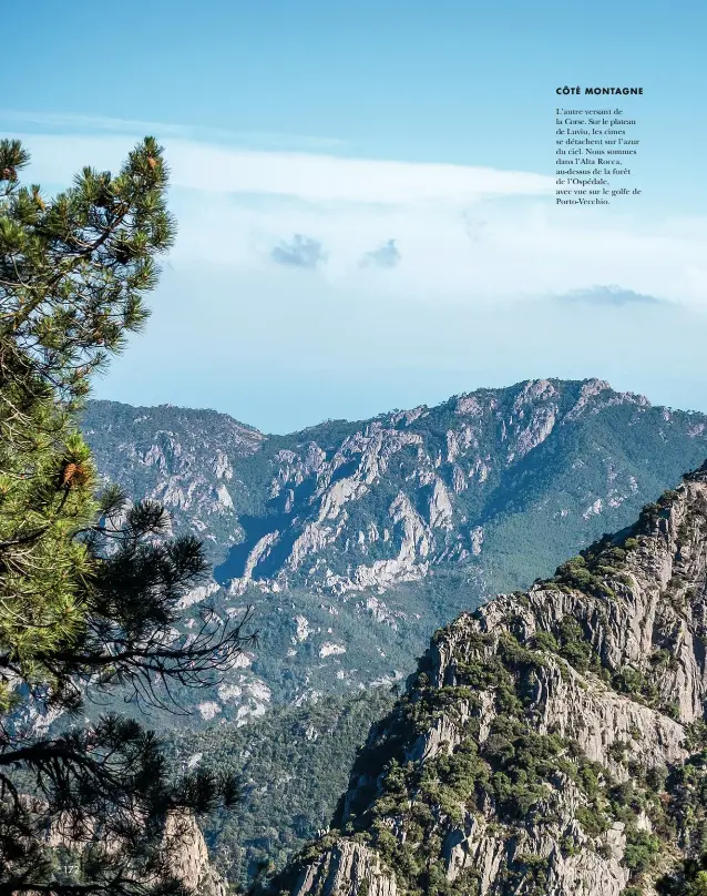  ??  ?? CÔTÉ MONTAGNE
L’autre versant de la Corse. Sur le plateau de Luviu, les cimes se détachent sur l’azur du ciel. Nous sommes dans l’alta Rocca, au-dessus de la forêt de l’ospédale, avec vue sur le golfe de Porto-vecchio.