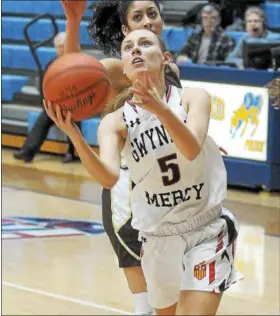  ?? GENE WALSH — DIGITAL FIRST MEDIA ?? Gwynedd Mercy Academy’s Carly Heineman goes in for a lay up Tuesday night against Bethlehem Catholic.