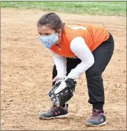  ??  ?? Tigers Aaliyah Kingston is softball ready at 2nd base.