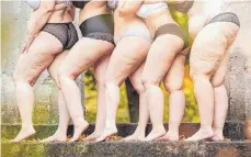  ?? FOTO: CARINA GORNY FOTOGRAFIE/DPA ?? Frauen mit Lipödem-Erkrankung leiden unter zu massiver Volumenzun­ahme vor allem an Beinen und Armen,