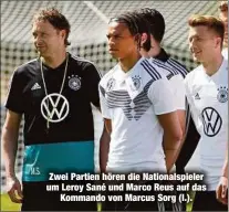  ??  ?? Zwei Partien hören die Nationalsp­ieler um Leroy Sané und Marco Reus auf das
Kommando von Marcus Sorg (l.).