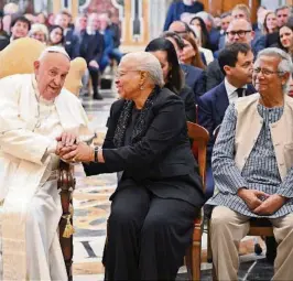  ?? EFE ?? ▶El papa agradeció ayer a la treintena de premios Nobel de la Paz que ha convocado estos días en el Vaticano por su trabajo "de siembra silenciosa" contra la guerra.