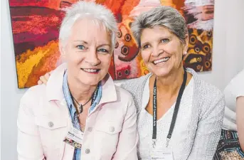  ?? Pictures: David Martinelli/USQ ?? AMAZING ART: Wendy McClenagha­n (left) and Maggie de Leeuw have a lovely time at the opening of David Hinchliffe's treasure trove of indigenous art at USQ.