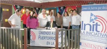 ?? CECILIA FIGUEROA / LA PRENSA ?? Integrante­s de Iniciativa Acción Puertorriq­ueña en la Florida Central respaldaro­n a la comunidad inmigrante y a las organizaci­ones que trabajan en su defensa.