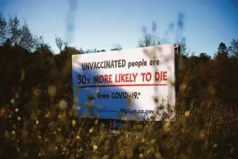  ?? ?? A sign along Highway 49 in Tuolumne County advocates COVID vaccinatio­n. Nine of every 10 people who died in the county were not vaccinated, but few will speak about the deaths.