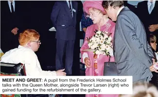  ?? ?? MEET AND GREET: A pupil from the Frederick Holmes School talks with the Queen Mother, alongside Trevor Larsen (right) who gained funding for the refurbishm­ent of the gallery.