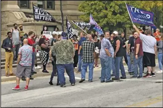  ?? Staff photo/Bob Tomaszewsk­i ?? Demonstrat­ors gather at the front of the Auglaize County Courthouse on Saturday. Counter-demonstrat­ors were also present.