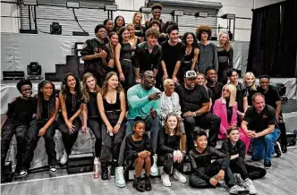  ?? Chris O'Meara/AP ?? Cast and crew members during a rehearsal for the touring show “Hits! The Musical” on Feb. 8 in Clearwater, Fla. Singer Dionne Warwick and her son Damon Elliott are co-producing the 50-city touring show.