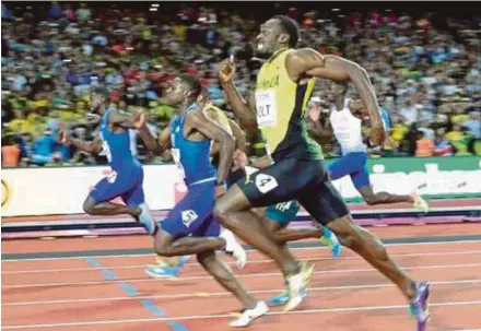  ??  ?? Justin Gatlin (left) won the men’s 100m final at the IAAF World Championsh­ips in London in August.