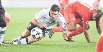  ??  ?? Liverpool’s midfielder from Brazil Philippe Coutinho Correia (left) and Spartak Moscow’s midfielder from Brazil Fernando vie for the ball during the UEFA Champions League Group E football match between FC Spartak Moscow and Liverpool FC at the Otkrytie...