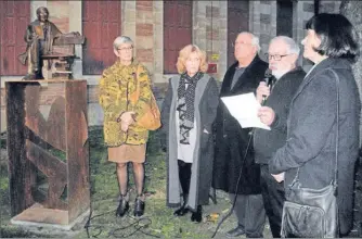  ??  ?? Lors de l’inaugurati­on de la statue d’henri Ena