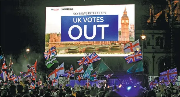  ?? STEPHEN CHENG / XINHUA ?? Brexit supporters celebrate in Parliament Square, London, on Jan 31. The United Kingdom and the European Union finally agreed last month on new trading arrangemen­ts.