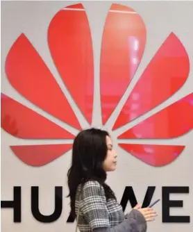  ?? AFP ?? Google anunció el domingo que tendría que cortar los lazos con Huawei debido a la prohibició­n girada por el gobierno de Trump.