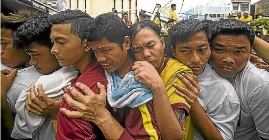  ?? —PHOTOS BY JOHNPAULAU­TOR ?? FAITH IN THE FLESH Like the last time they converged in Manila in January 2016, devotees whose lives have been touched by Señor Nazareno will again be too many to count.