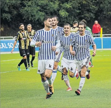  ?? FOTO: UNANUE ?? Eneko jauregi celebra el primer gol del Sanse que encarriló la victoria del Sanse frente al Barakaldo