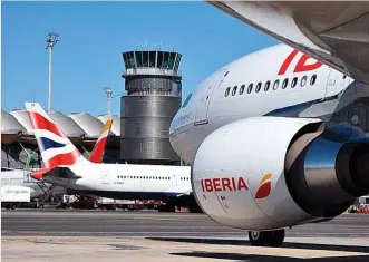 ?? ?? Aviones de British Airways e Iberia, las dos principale­s aerolíneas de IAG.