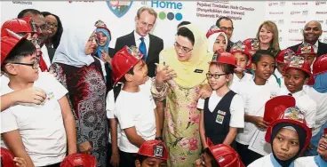  ??  ?? Halimah (centre) interactin­g with several of the pupils who will be taking part in the programme during the launching ceremony.