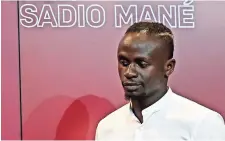  ?? ?? SADIO MANÉ llega a su presentaci­ón como nuevo jugador del Bayern Múnich