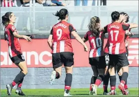  ?? FOTO: JUAN ECHEVERRÍA ?? Gol del Athletic
Las rojiblanca­s celebran el primer tanto ante la Real