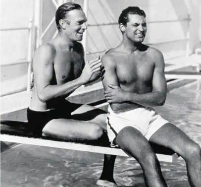  ?? WIKIMEDIA ?? Cary Grant, a la derecha, se habría casado con su secretaria como «tapadera» de su condición sexual
