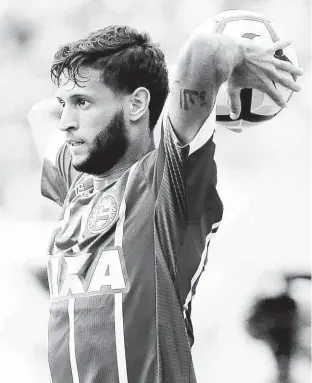  ?? Felipe Oliveira/EC Bahia ?? O lateral esquerdo Juninho Capixaba, de 20 anos, um dos destaques do Bahia no Brasileiro, vai chegar ao Timão para assumir a vaga de Arana, na esquerda