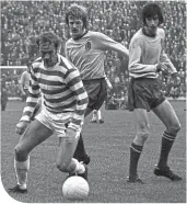  ??  ?? Thistle skipper Alex Rae keeps an eye on Celtic’s Harry Hood in the 1971 League Cup Final as Denis McQuade looks on