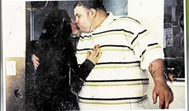  ??  ?? Michael Isolda, Isolda used to weigh 460 pounds (above) before gastric bypass surgery reduced his weight to 160 pounds (right). In a lawsuit, he says Rikers Island guards refused to give him extra time to chew his food, causing complicati­ons that...