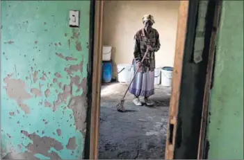  ?? Photos: Delwyn Verasamy ?? Rising damp: Qonce residents Nosimo Sileke and Nongetheni Tshete say the municipali­ty has not acted to stop water seeping into their properties.