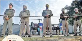  ?? REUTERS ?? Police guard the venue of the prayer meet, situated in Amritsar’s Rajasansi area, on Sunday.