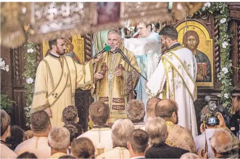  ?? FOTO: ANNE ORTHEN ?? Die Inthronisi­erung des serbisch-orthodoxen Bischofs Grigorije Duric im September 2018 in Düsseldorf.