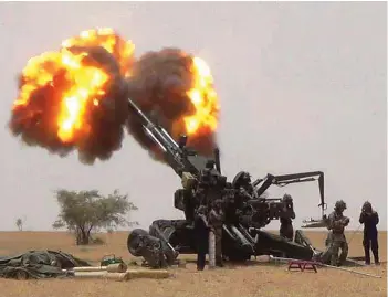  ?? PHOTOGRAPH: MoD ?? Dhanush 155mm artillery guns made by Ordnance Factory Board