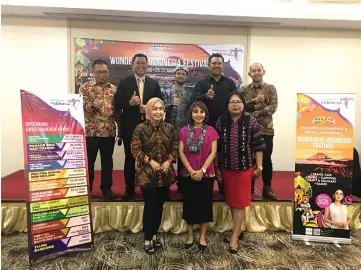  ??  ?? Novi (front row in the centre) with Rozalixedi (second left at the back) and other organising committee members in a photo session after the press conference.