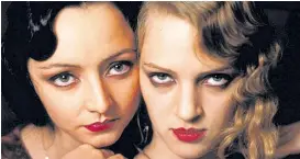  ??  ?? Maria de Medeiros und Uma Thurman als Anaïs Nin und June Miller in „Henry & June“, 22.25 Uhr auf 3sat.