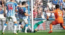  ?? PA ?? Controvers­y: replays showed that Nakayama had scored for Huddersfie­ld... but the goal decision system didn’t work and the goal wasn’t given