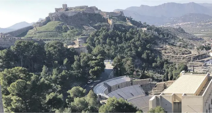  ?? Fotos: Kristina Pfahl/Alex Novo ?? Kleine Stadt mit großer Geschichte: Schon vor über 2.000 Jahren siedelten sich in Sagunto die ersten Völker an.