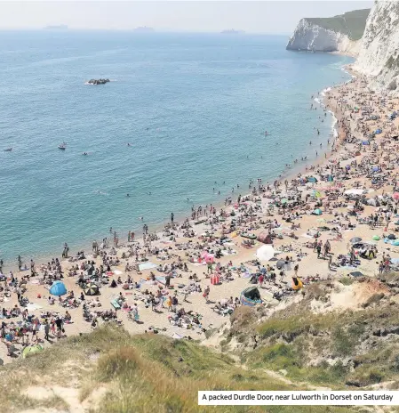  ??  ?? A packed Durdle Door, near Lulworth in Dorset on Saturday