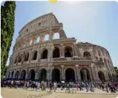  ??  ?? Berømt amfiteater Colosseum er en av flere veldig gamle bygninger i Roma.