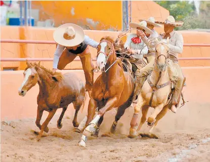  ??  ?? Erasmo García confirmó su triunfo con el paso de la Muerte