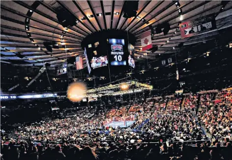  ?? FOTO: IMAGO ?? Blick in die „heilige“Halle: Ein ausverkauf­ter Madison Square Garden beim Kampf von Felix Trinidad gegen Roy Jones Jr.
