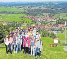  ?? FOTO: GYMNASIUM ?? Bei ihrem Ausflug stärkten die neuen Gymnasiast­en der Aulendorfe­r Schule ihr Wir-Gefühl.