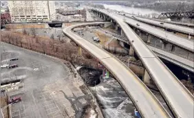  ?? Will Waldron / Times Union ?? View of the I-787 ramp, left, that will become Albany’s new Skyway elevated park. Constructi­on on the $13 million project will begin soon, according to Albany Mayor Kathy Sheehan.