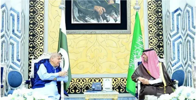  ?? ?? Jeddah: Prime Minister Muhammad Shehbaz Sharif is seen off by Governor of Jeddah Prince Saud bin Abdullah Al Jalawi at Jeddah Internatio­nal Airport.