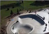  ?? SCREENSHOT OF ONLINE VIDEO ?? A skateboard­er catches air inside the main bowl of the Lansdale skate park in an aerial video shot by borough employee Kevin Kissinger and posted on the borough Parks department’s Facebook page.