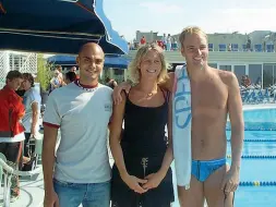  ??  ?? Massimilia­no Rosolino (il primo a destra) campione olimpico a Sydney nel 2000 e mondiale a Fukuoka nel 2001 nei 200 metri misti