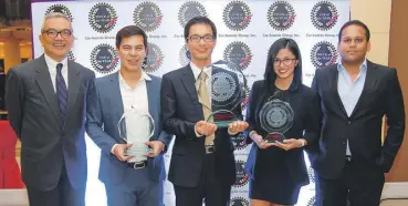  ??  ?? TRUCK OF THE YEAR WINNERS. (From left) Car Awards Group, Inc. president Robby Consunji, Nissan Philippine­s, Inc. PR and product planning manager Dax Avenido, Nissan Philippine­s, Inc. GM for marketing SJ Huh; Nissan Philippine­s, Inc. PR and...