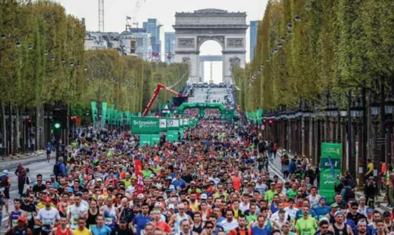  ?? © AFP AFP ?? Het parcours van de marathon loopt dwars door het centrum van de Franse hoofdstad.